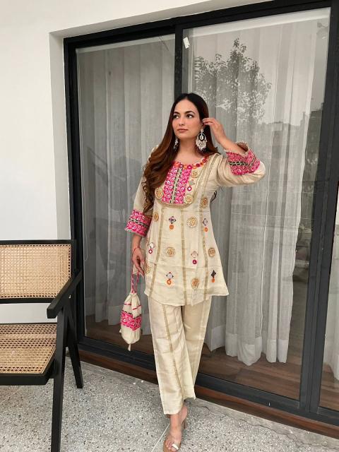Women's Premium Embroidered Kurti Pant Set